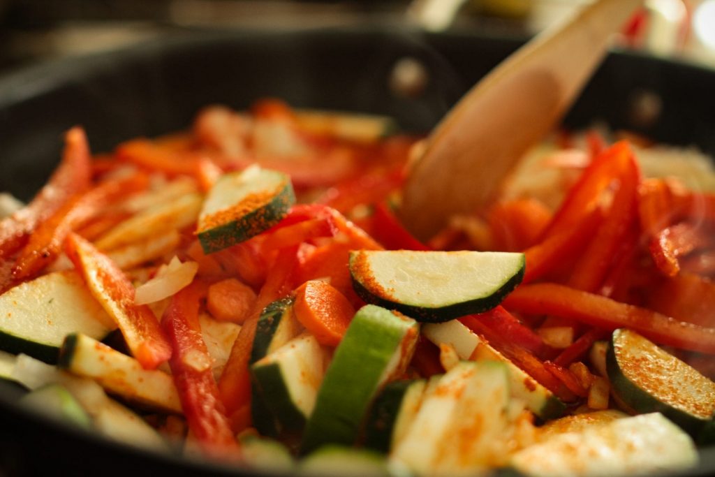 An easy one pot meal idea perfect for chicken and veggie lovers. 