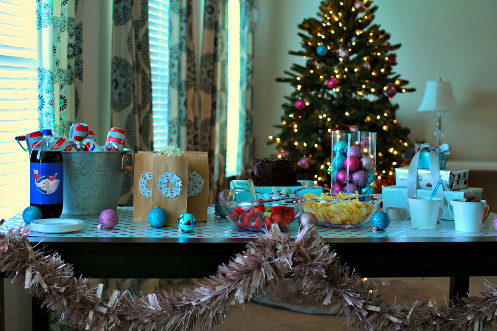 Holiday Movie Themed White Elephant Party Food Decor Gift Ideas Mom Fabulous