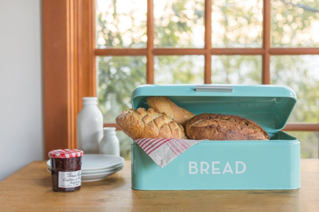 Retro Kitchen Accessories - Bread bin