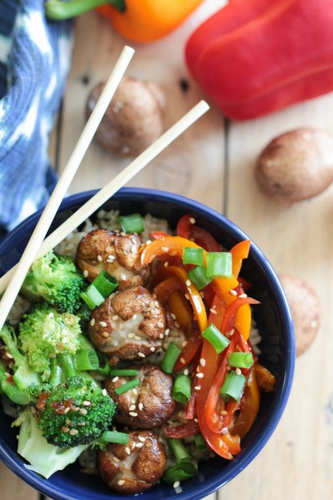 This pepper, broccoli, and whole mushroom stir fry recipe is so incredibly easy and full of amazing flavors. Whether it's meatless Monday or you're making dinner for a house full of vegetarians, this is a crowd-pleaser!