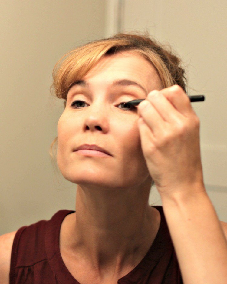 How To Make Your Eyes Pop Quick Makeup Tricks For Busy Moms 