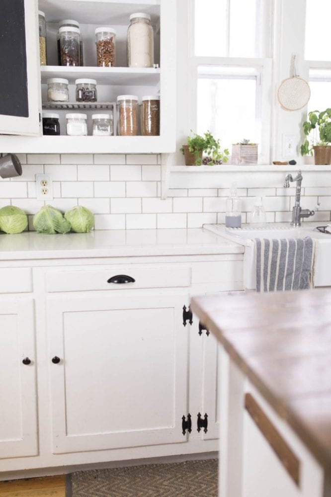 Kitchen organization ideas that you can really use! You don't want to miss these tips to spruce up your kitchen!