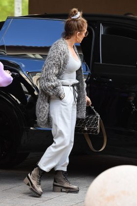 Shop The Look Celebrity Edition: Jennifer Lopez | Mom Fabulous